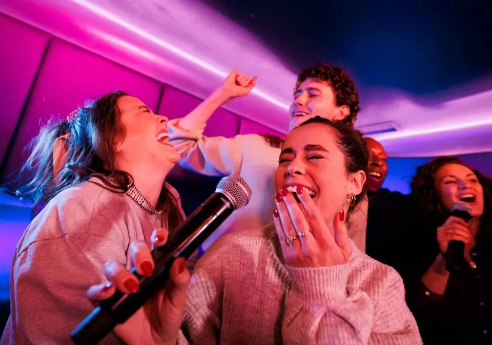 KARAOKE MAI PHƯƠNG ĐỒNG HÀNH CÙNG BẠN